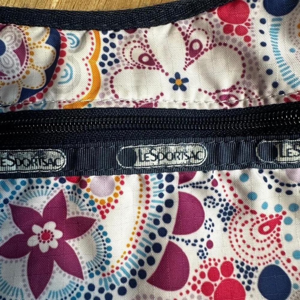 LeSportsac Floral Hobo Bag Lightweight Crossbody Handbag Purse - Picture 4 of 7